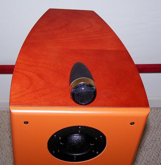 AMINA CR3W speaker.